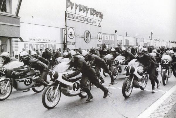 Bill Ivy, Phil Read - Grand Prix 1968